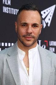 Anthony Nardolillo as Victor in Mano 2007