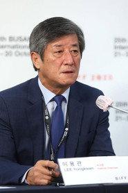 Lee Yong-kwan as Self in Jiseok 2022