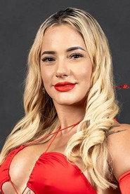 Liliana Casi as Becca 'La Cubana' in Las diosas de la mafia 2021