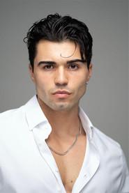 Jordi Cartagena as Víctor in Smile in the dark 2026