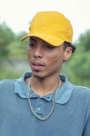 Vitor Senra as Pedro in Ave Maria 2022