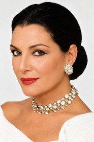 Nati Mistral as Lola Membrives in Frutilla 1980
