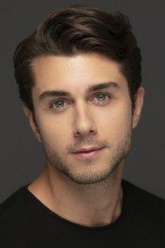 Onur Seyit Yaran as Sinan in Yaz Evi 2026