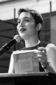 Camile Queiroz as Taciana in Centopeia 2005