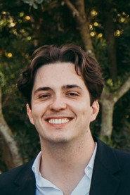 Simão Lima as Justice Minister Andrade in Dr. Vilar 