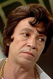 Carlos Leite as Gilda in Ainda Agarro Esta Vizinha 1974