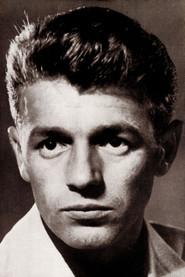 Walter Santesso as Piero in I cinque dell'Adamello 1954