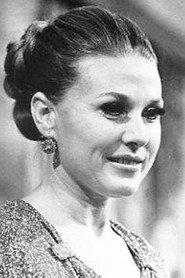 Mariya Pakhomenko as singer in "Margarita" is Raging 1970