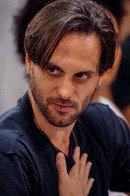 Iano Fazio as Lucio in O Segredo do Parque 2017
