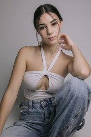 Katia Tomsen as Judit in L'Emma 2026
