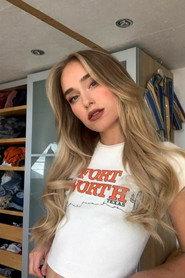 Sina Deinert as Herself in Now United: Dreams Come True 2018