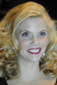 Silje Reinamo as Silje in Mango: Lifes Coincidences