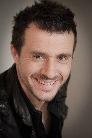 Emmanuel Vieilly as Raphaël in Des Gens Bien 2019