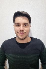 Sebastián Reyes as The drunk in Iselda