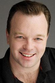 Paul Adams as Dennis in Australiens 2015