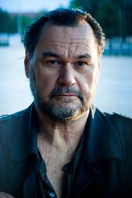 Markus John as Claus in Eher fliegen hier UFOs 2023