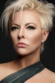 Pamela Spence as Kadın Melek in Mucizeler Komedisi 2004