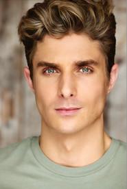 Alexander Cubis as Max (as Alex Cubis) in No Evil 2016