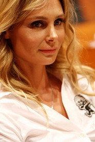 Annamaria Malipiero as Laura in Forse è solo mal di mare 2019