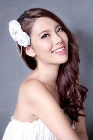 LuLu Wong as Kaka in Glamorous Youth 2009