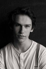 Alexandros Koutsoulis as Cologny in Give Me Up - Wie einen Fisch auf dem Trockenen 2020
