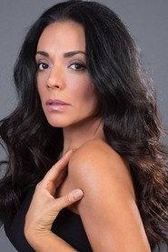 Ana Sobero as Patricia in Adrenalina 2014