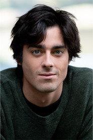 Charles Roberge as Jasmin Gosselin in Un otage en liberté