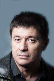 Adrian Formosa as Cameron in The Killer Downstairs 2019
