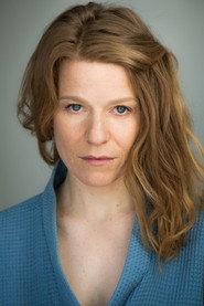 Annika Martens as Polizistin in Frau Roggenschaubs Reise 2015