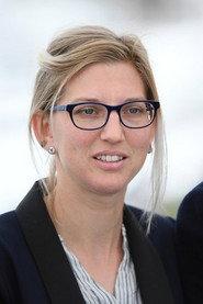 Mélanie Rover as Mélanie, CGT unionist in At War 2018