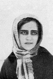 Ksana Zapadnaia as Musya, daughter in Mud 1927