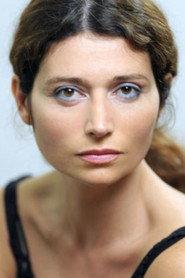 Barbara Ricci as Sara in Una lepre con la faccia di bambina