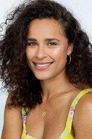 Sofia Blondin as Madeleine in Invisibles 2025