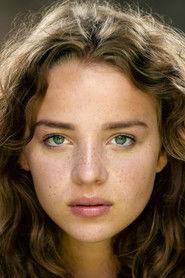 Bo Bragason as Marie in 47 Meters Down: The Wreck