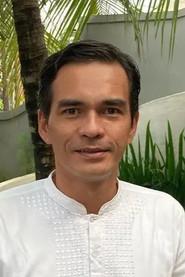 Teddy Syach as Yusril in Jangan Panggil Aku Cina 2002