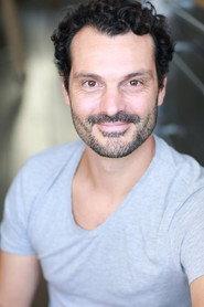 Johann Morio as Radiologue in Flash(s) - Double Vue 2025