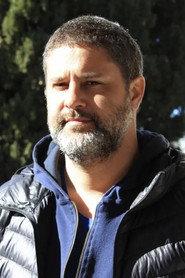Juan Pablo Miller as Kiosquero in The Siamese Bond 2021