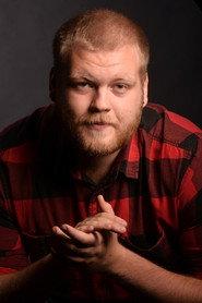 Erik Konfár as Hun in The Buzz 2019