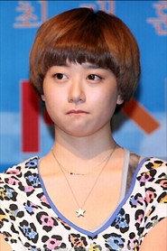 Han Ye-rin as Ohgi in The Crescent Moon 2005