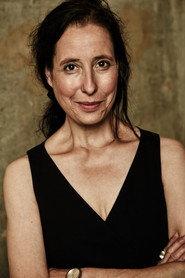 Caroline Ebner as Edinea in Der Lissabon Krimi: Zum Schweigen verurteilt 2020