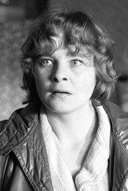 Halina Wyrodek as funkcjonariuszka z monitorowni komendy in At the End of the World 1994