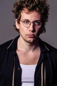 Evan Rissi as Leslie Boothe in Going In 2023