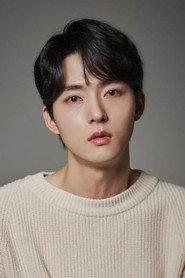 Park Sung-woo as Yong-sik in Hoop It Up 2019