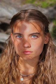 Saimi Kahri as Kaveriporukka in Mad from the Sun 2021