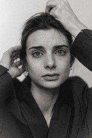 Giulia Pozzovio as Sara in Tre amiche 2022