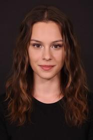 Gizem Katmer as Young Reyhan in Love, Spells and All That 2021