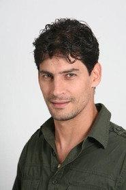 Adrián Mas as René in Despertar 2014