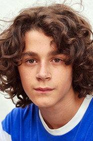 Jean Aviat as Solal in Photo de famille 2018