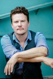 Stephen Spender as Murray in Bad Money 1999