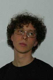 Noah Dufrénoy as Passant in Fumais-tu ? 2024